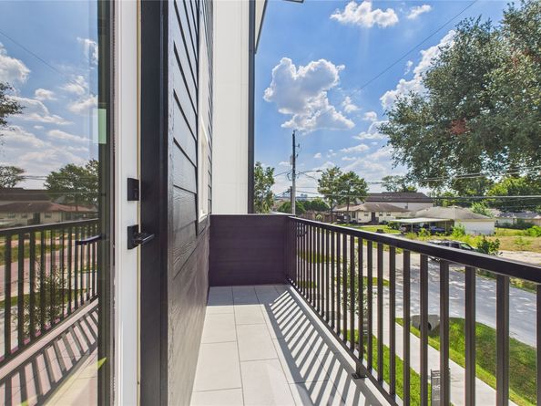 4508 Robertson, Houston TX 77009