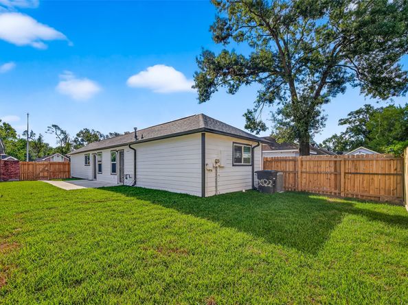 13822 Northlake Drive, Houston TX 77049