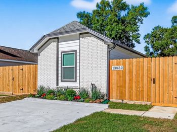 13822 Northlake Drive