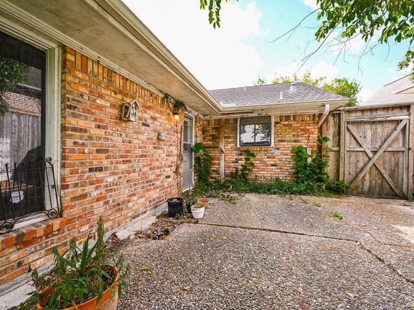 4910 Yarwell Drive, Houston TX 77096