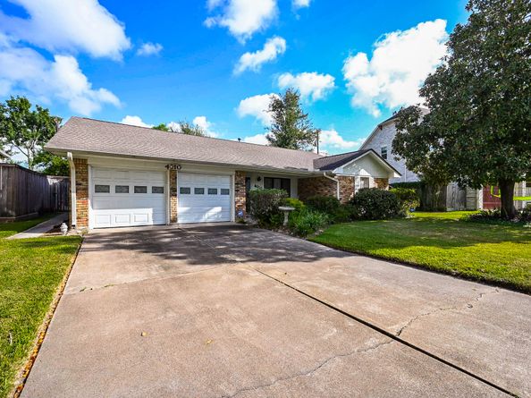 4910 Yarwell Drive, Houston TX 77096