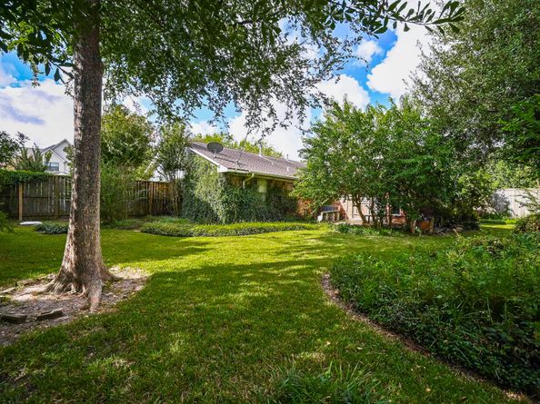 4910 Yarwell Drive, Houston TX 77096
