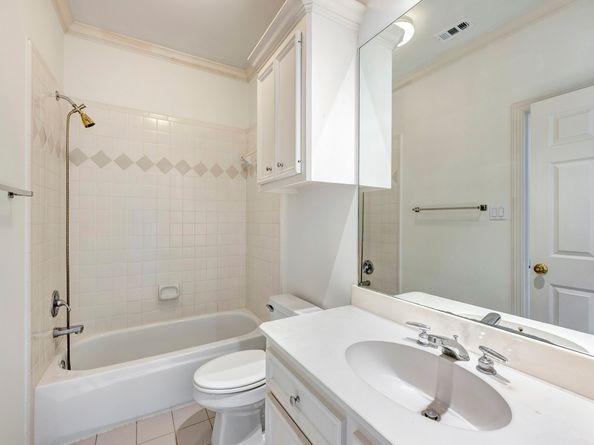 3220 Maroneal Street, Houston TX 77025