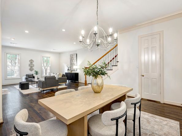 3220 Maroneal Street, Houston TX 77025