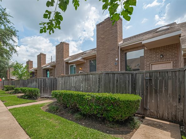 13798 Hollowgreen Drive 305, Houston TX 77082