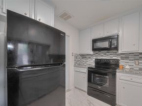 13798 Hollowgreen Drive 305, Houston TX 77082