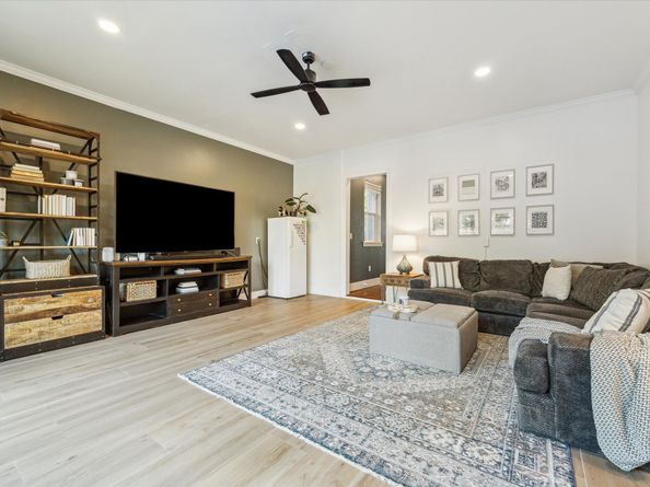 1004 Enid Street B, Houston TX 77009