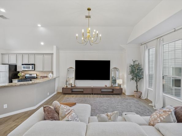 5949 Kiam Street B, Houston TX 77007