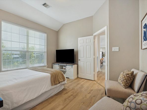 5949 Kiam Street B, Houston TX 77007