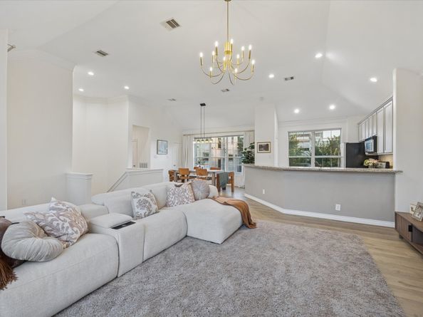 5949 Kiam Street B, Houston TX 77007