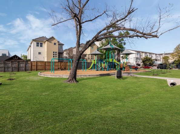 5949 Kiam Street B, Houston TX 77007