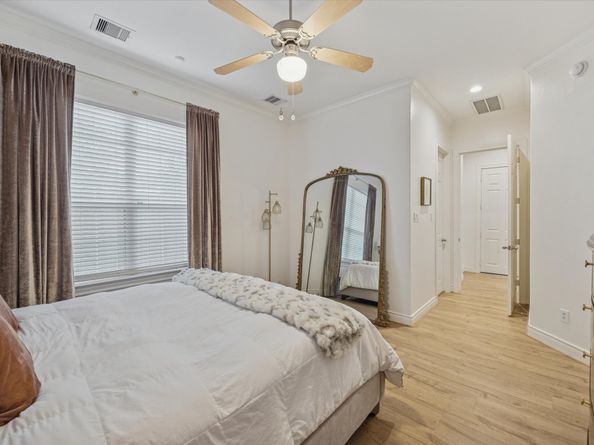 5949 Kiam Street B, Houston TX 77007