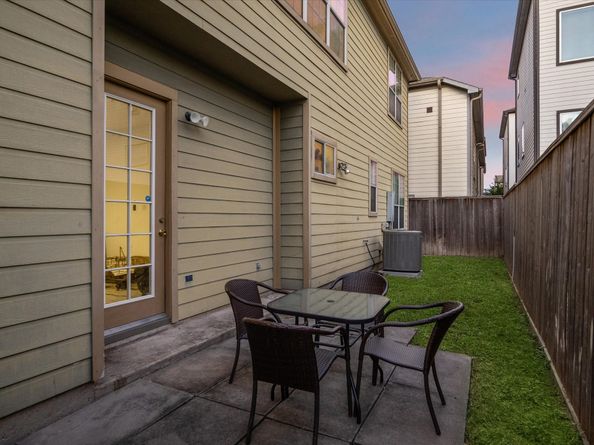 5949 Kiam Street B, Houston TX 77007