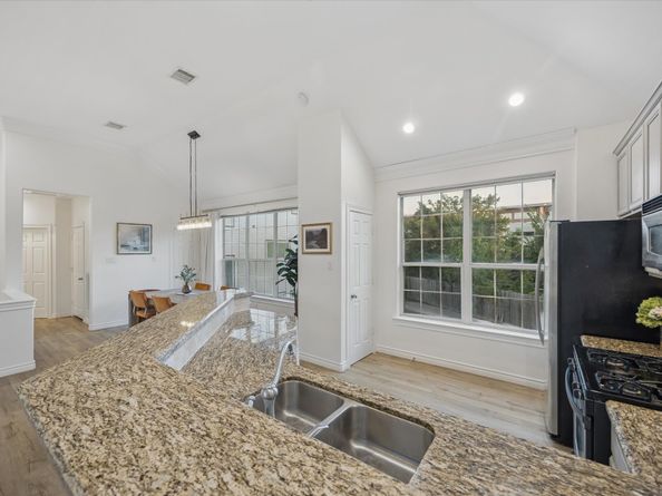 5949 Kiam Street B, Houston TX 77007