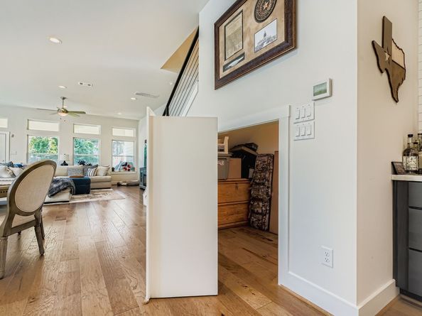 1012 W 23rd Street, Houston TX 77008