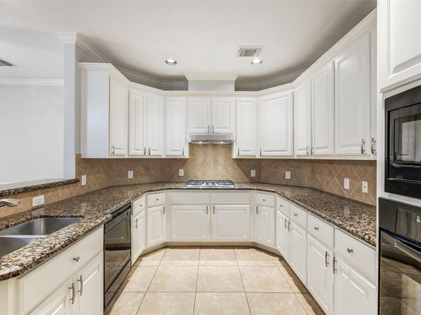 2634 Couch Street, Houston TX 77008