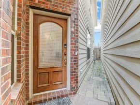 2634 Couch Street, Houston TX 77008