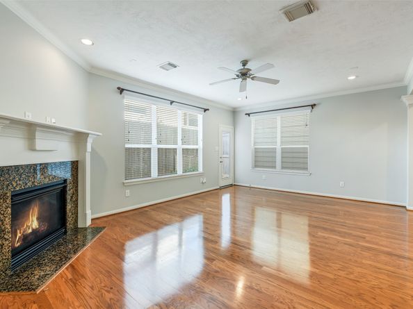2634 Couch Street, Houston TX 77008