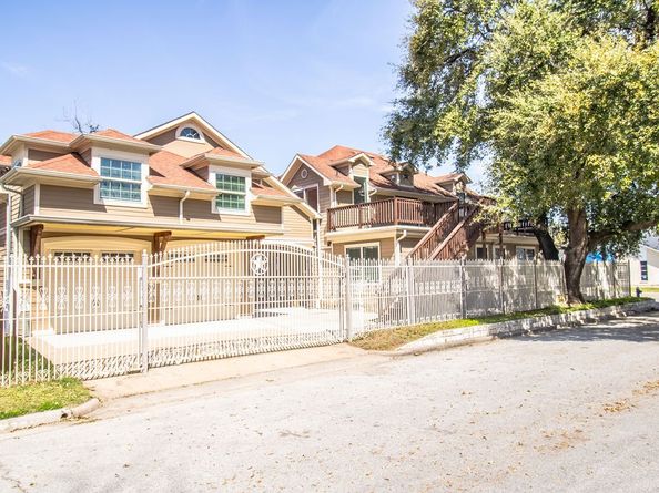 5201 Chapman Street, Houston TX 77009