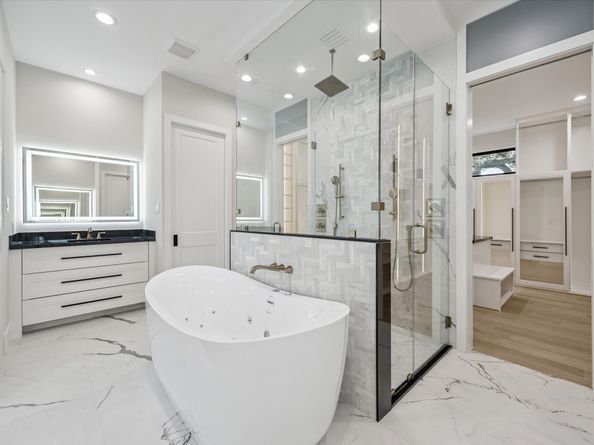 1014 Gardenia Drive, Houston TX 77018
