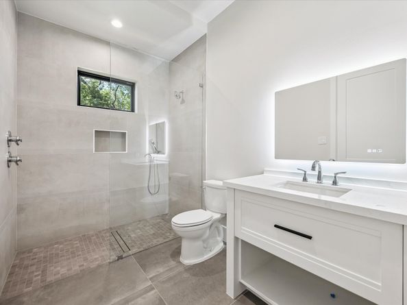 1014 Gardenia Drive, Houston TX 77018