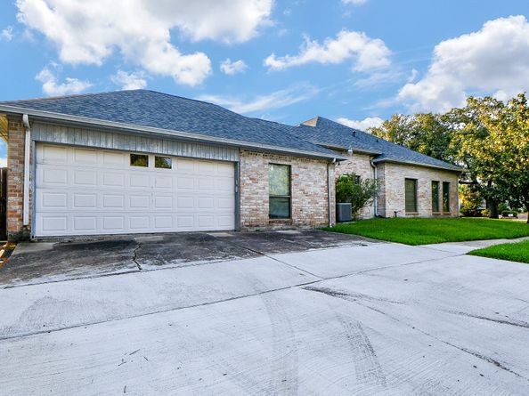 7703 Ludington Drive, Houston TX 77071