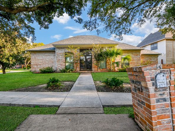 7703 Ludington Drive, Houston TX 77071