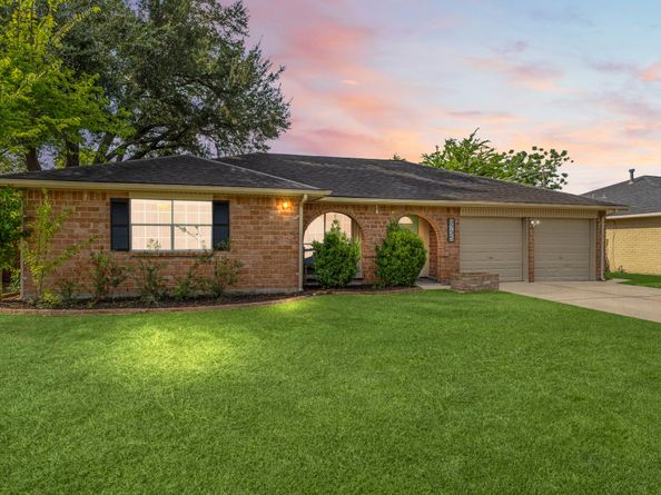 9735 Kemp Forest Drive, Houston TX 77080