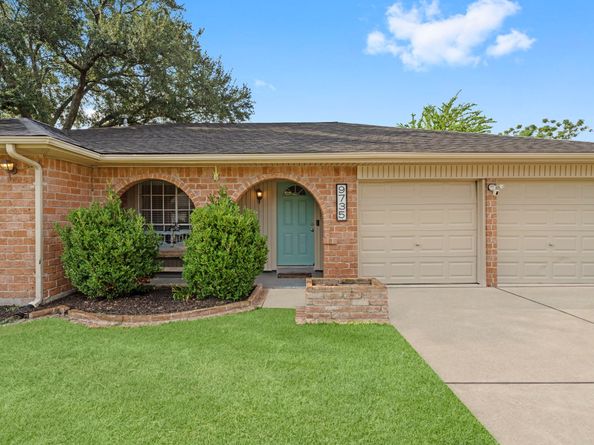9735 Kemp Forest Drive, Houston TX 77080