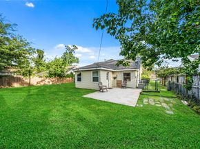 1034 Lamonte Lane, Houston TX 77018