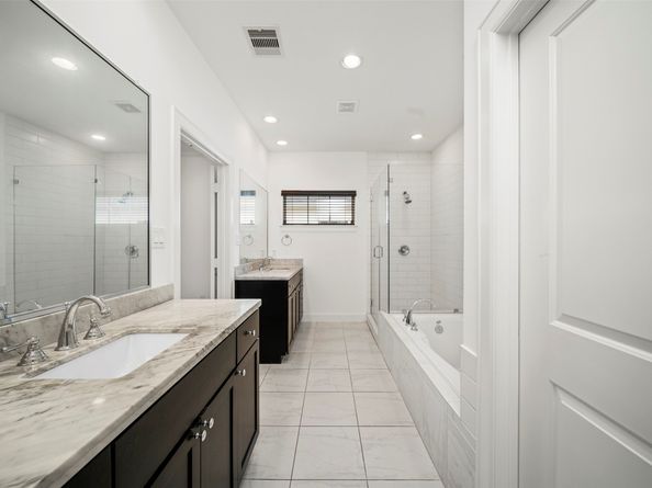22 Hermann Park Court, Houston TX 77021