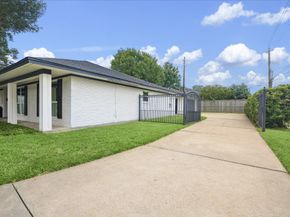 5243 Caversham Drive, Houston TX 77096