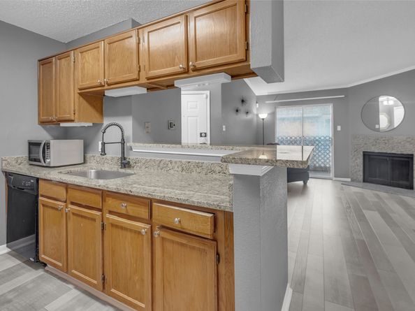 3770 Lovers Wood Lane 810, Houston TX 77014