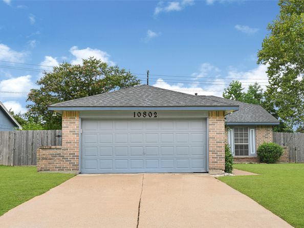 10802 Forest Leaf Drive, Sugar Land TX 77498