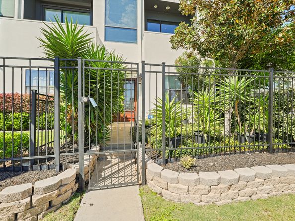 1304 W Dallas Street, Houston TX 77019