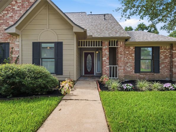 518 Rozelle Avenue, Sugar Land TX 77498