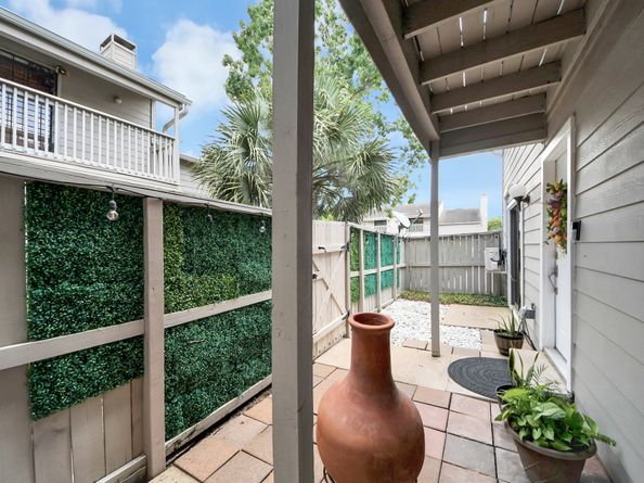 9512 Windswept Lane 9512, Houston TX 77063