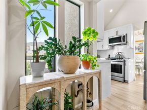 427 E Orange Grove Ave 301, Burbank CA 91501