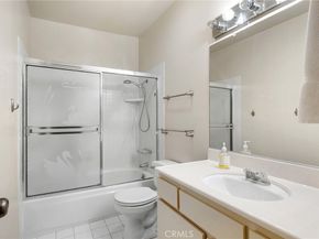 9555 Via Venezia, Burbank CA 91504