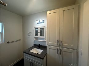 1525 W 105th Street, Los Angeles CA 90047