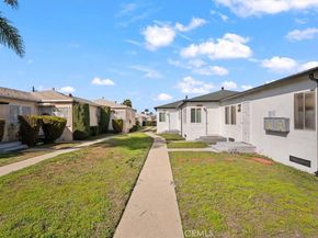 1525 W 105th Street, Los Angeles CA 90047