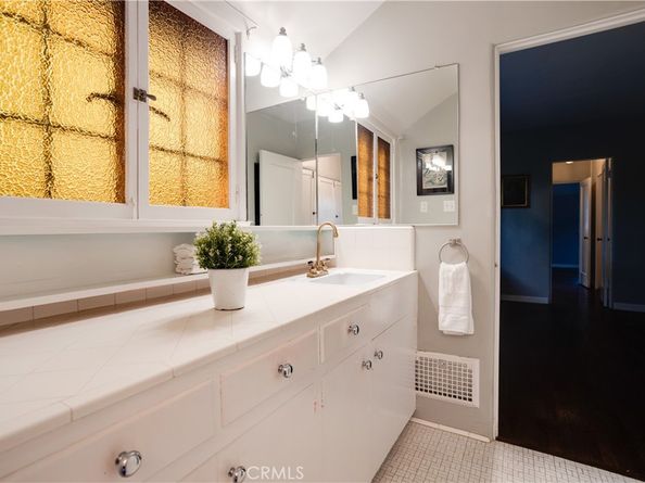 425 W 10th Street, Claremont CA 91711