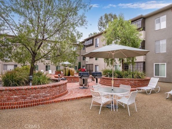 330 S Mentor Avenue 202, Pasadena CA 91106