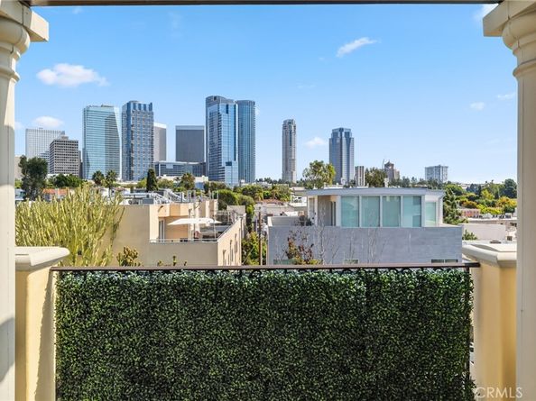 1835 Pandora Avenue 402, Los Angeles CA 90025