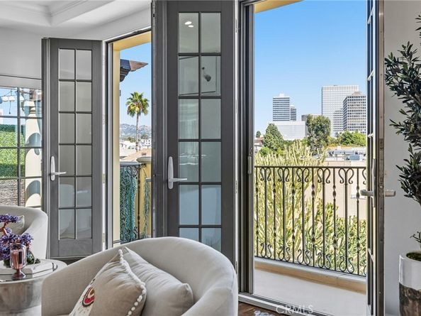 1835 Pandora Avenue 402, Los Angeles CA 90025