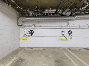 6038 Carlton Way 101, Los Angeles CA 90028