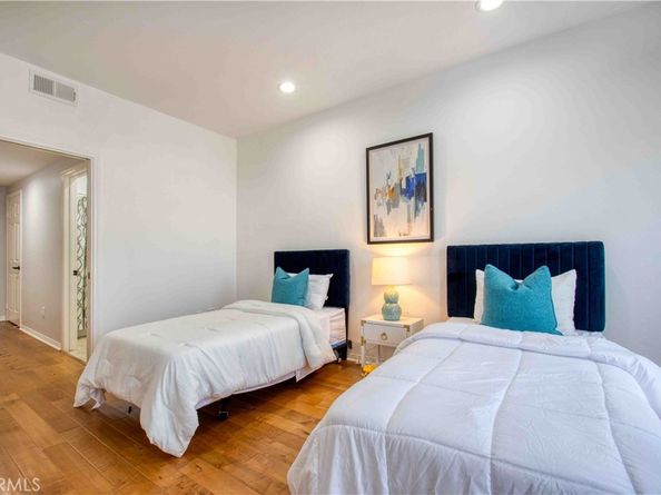 12011 Goshen 203, Los Angeles CA 90049