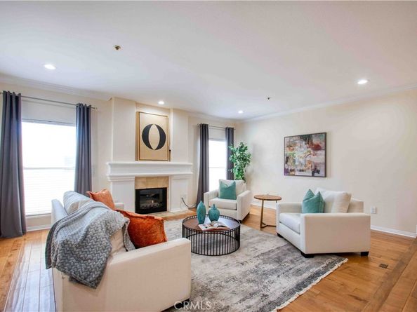 12011 Goshen 203, Los Angeles CA 90049