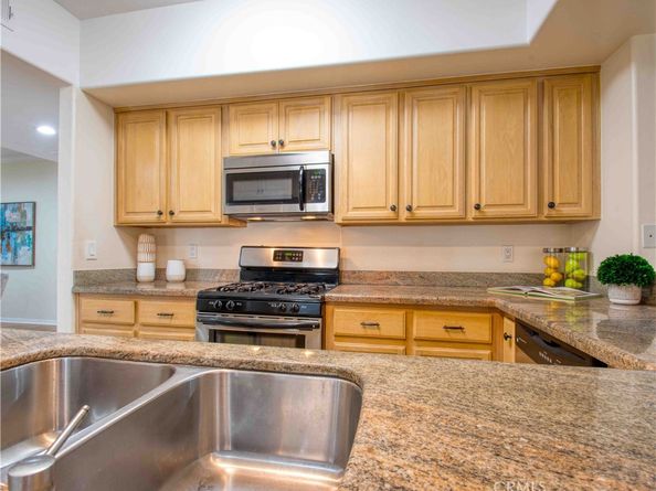 12011 Goshen 203, Los Angeles CA 90049