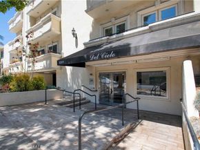 12011 Goshen 203, Los Angeles CA 90049